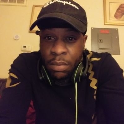 I'm the shilznit lol I'm from Florida I'm kinky asf looking to skate and play in Evansville