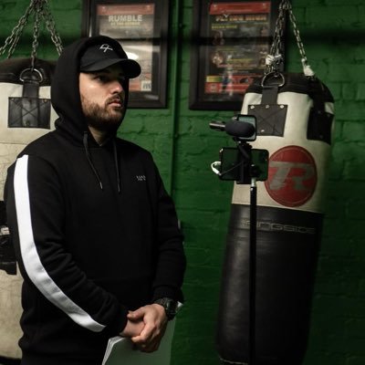 Founder & Chief-Contributor for @SimBoxx1 Multimedia Boxing platform 👊🥊 Instagram 📷 LC7 & SimBoxx 👊🥊 YouTube 🎥 SimBoxx Boxing 👊🥊 #WWE #MUFC fan too!