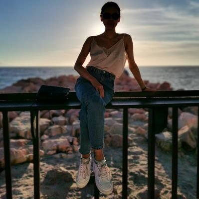 fannyrubi1's profile picture. Jeune femme qui court, lit beaucoup et voyage si souvent 📷🏃🏻‍♀️📚Macroéconomie, Sorbonne | paris - mty