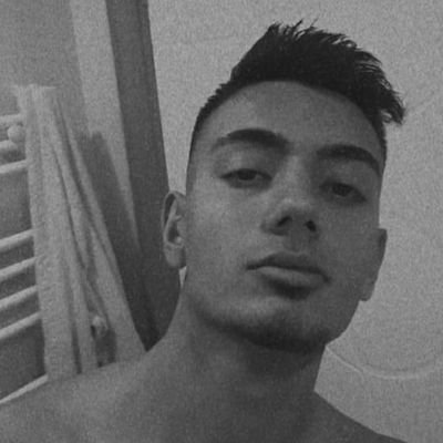 Hasan_cans11's profile picture. İzmir📍

Football Player = @izmirspor