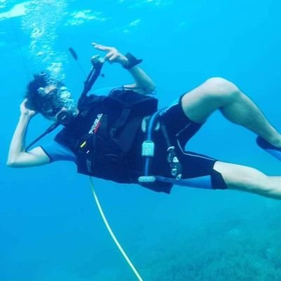 🌍 1 World 22 Countries
🏊ScubaDiver 🛫 Paragliding 🏂Snowboard 🏔Climber 🛫Traveller 🏄 Windsurf
♒ Aquarius 16 Feb
📽 Canon 80D Gopro