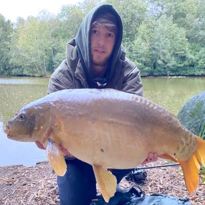 23 year old angler, Accountant from SE London, Crystal Palace Fan