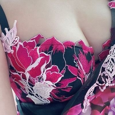 20 ans adoratrice de belle lingerie
Des photos exclusives en DM pour les fans qui me soutiennent : https://t.co/Kvwibpv1ZU