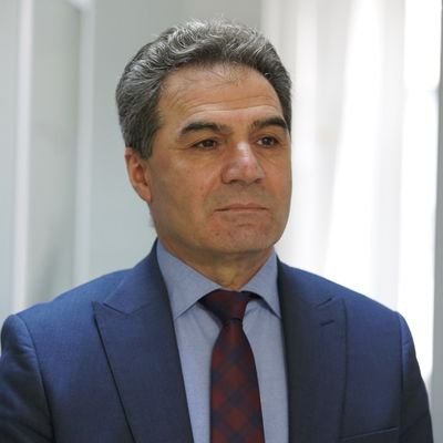 مهندس مهتم بالشأن السياسي و الثقافي السوري العام، والكردي الخاص،
عضو اللجنة السياسية لحزب يكيتي الكردستاني-سوريا.عضو الهيئة السياسية للائتلاف السوري.