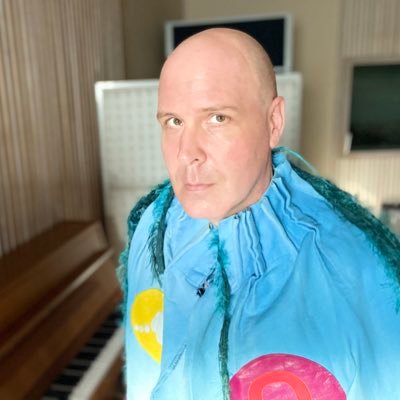 Artist. Of sorts. Melodramatic computer freak with a passion for electronic music and musical theatre.
