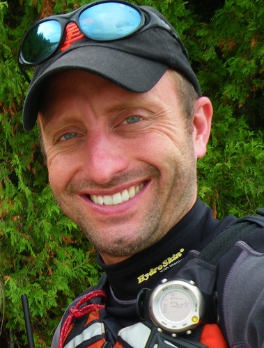 Fluid dynamics researcher, paddling instructor, American no longer in Paris