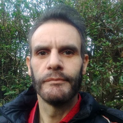 Soy yo mismo, detesto la hipocresía, la falsedad y que prometan y no cumplan. Me gusta geografía, música, historia, análisis geopolítico internacional y más.