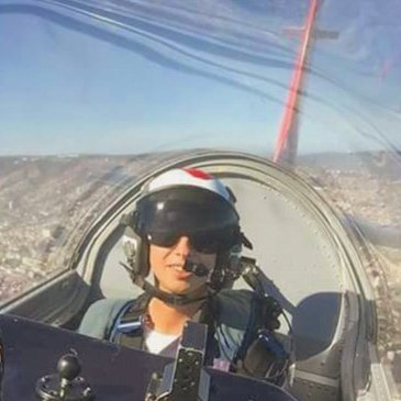 Ingeniero UC. Romántico viajero. Forofo del deporte rey plasmado en pizarrón. Vexilólogo aficionado.