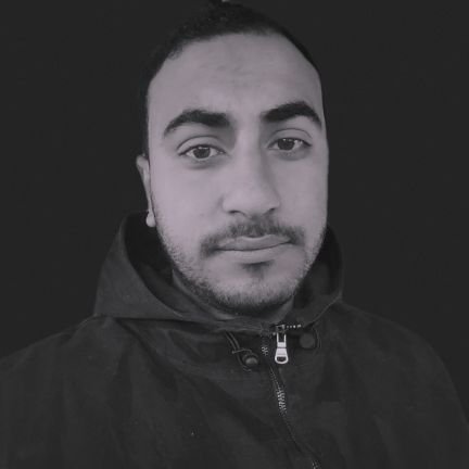 فلسطينى القلب و الفكر
دكتور بيطرى .. مغرم بكرة القدم مشجع متعصب للأهلي و ليفربول ..عاشق للقراءة و الشعر ..كلاسيكى .. مكلكع احيانا ومعقد احيانا اخرى .