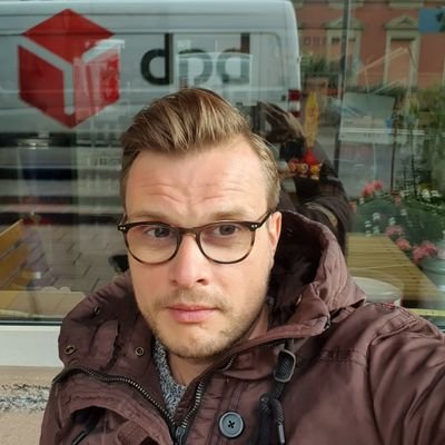 Weil es ab durch die Mitte nur mit links geht
@Sandwichhäuschen - Das digitale, leicht links affine und zuweilen neoliberale Twitter-Puzzlespiel #Closed!