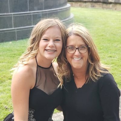 Becky_B04's profile picture. wife, mom, dog lover, Hog Fan!