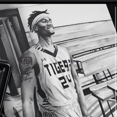 I get buckets 🦍 overseas Hooper 🇵🇹 🐯 nothing but a ball and a dream🏀 SPW💍