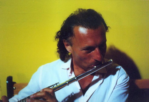 _singabus's profile picture. Andrea Bartelucci-jazz flutist and composer. Leader of many musical projects. bart55@mail.ru
#music #flute #guitar #jazz #rock