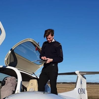 Law student at @Stockholm_Uni ⚖️, aviation is my passion 👨🏻‍✈️😍
