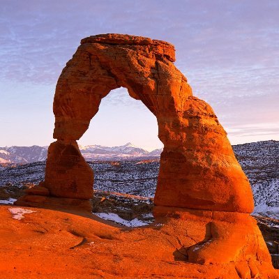 StandsSo's profile picture. art/aesthetics/architecture. modernist hoaxes, “trad” kitsch: please stop.