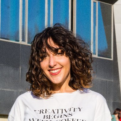 Documentalista en DialNet. Diseñadora gráfica. Periodista y productora de Artes Escénicas por @fcomunav. A little bit of music please. ; Penny Lane.