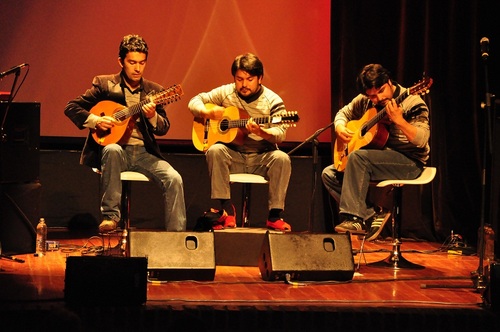 MÚSICA ANDINA COLOMBIANA. TIPLE, GUITARRA Y BANDOLA, LUCAS, DANIEL Y DIEGO SABOYA