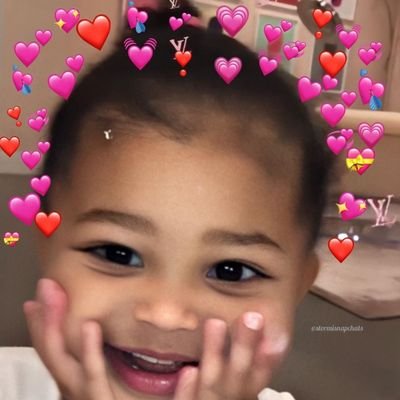 hurtbabii's profile picture. somewhere between psychotic and iconic