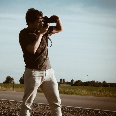 “Nunca me sentí profundamente extranjero en pueblo alguno, aunque siempre fui algo náufrago del mundo” A. Reyes.