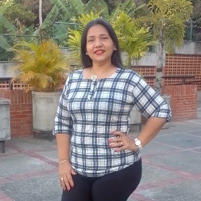 Lic. Admón. MenciónRRHH. Especialista en Gerencia de RRHH.