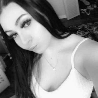 Hey handsome how’s your day? 😊 18+ come play w on my OF 👅