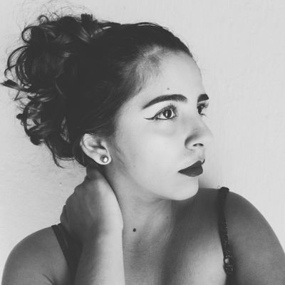 Escritora, apaixonada pelos animais e pelo luar.
Instagram: https://t.co/JBRNol7Yxg