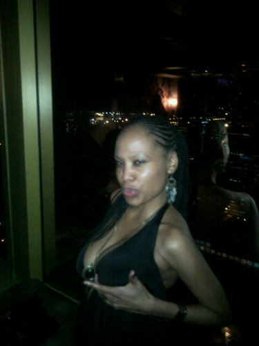 Whatchu see is whatchu get!if u funny I follow!!No issues and Tissues pliiiz!!!just 4 RE-TWEETS!!!