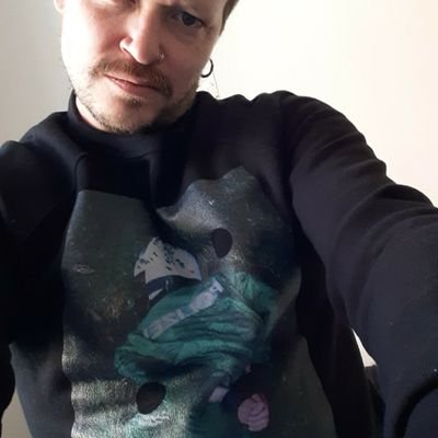 Bruxellois, activiste VIH/Drogues/antisexisme/antifascisme travaille dans la RDR.
Pédale de comptoir et de combat