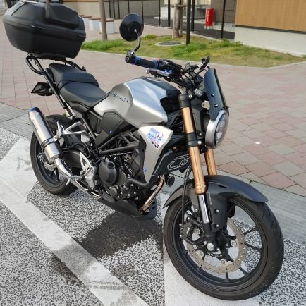 Cb250r K 今日の弄りは レバー交換 フェンダーレス化 グリップヒーター修理 タンクカバー外すのは簡単だけど 取り付けるのに苦労するから暫く外したくないな ぁ