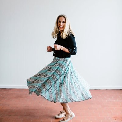 Irish girl who loves going places & doing things! Partial to wine, coffee and all things sport.