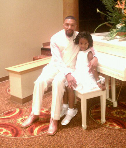 MRTOPPSHELF's profile picture. I've traveled the world and had fun doing it. Now I have settled back home in Detroit. I'm a business man in the city. PATRONIZE US AT TOPP SHELF HAIR SALON!