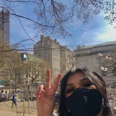 yourfavmoviegal's profile picture. tweet me what you’re in the mood for and I’ll try to send you some good recommendations!