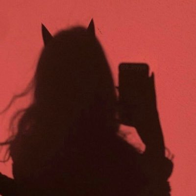 whatevenisthis7's profile picture. I wanna die but it's lit lol pls don't tell anyone the shit I say on here ok 🐍 (right butt) ✌