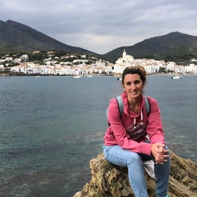 Scientist, fan of crystallography. PhD in chemistry, working on materials science. Also, love sports and traveling!!