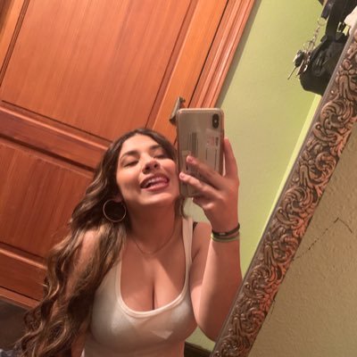 erikarayaaa's profile picture. 