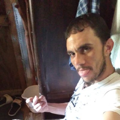 Hi I'm just chilling looking for some new friends that is played back chilled not none of the bullshit I'm like to keep it 100 real nigga shit hi ladies.