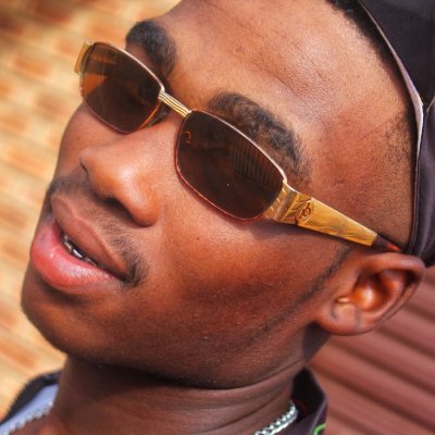Artist/photographer/director
Brand ambassador and presenter
Bookings
Tshidisodondollar@gmail.com
Call 0604426698
Whatsapp 0604951677