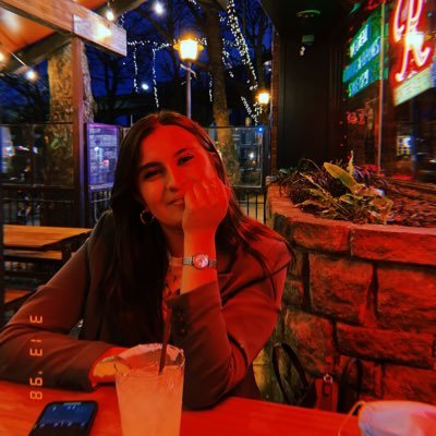 Tienes un beso de arroz y de leche en el valle.