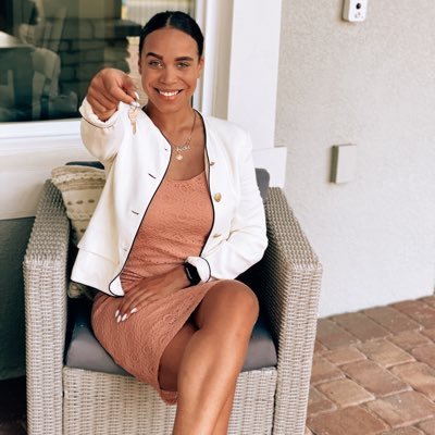 coratherealtor_'s profile picture. Florida Realtor® Mom of 2👶🏼👧🏼