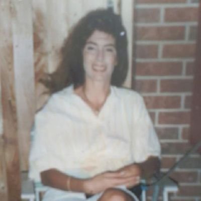 Jennife70590614's profile picture. humanoid earthling, daughter, sister, mother, doormat, dishwasha, guinea pig, veracious protagonist, seeker, racontuese, bubble blower, the critics grandaughter