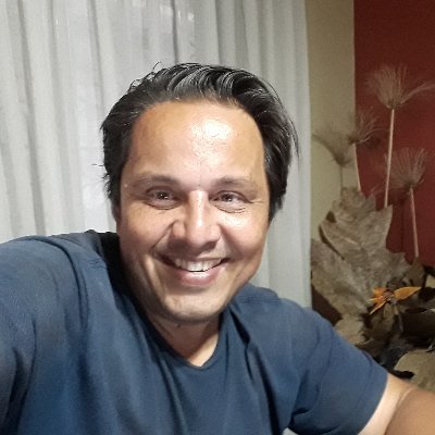 Ingeniero Químico y consultor organizacional. Desarrollo proyecto de producción orgánica certificada de café y cacao. Protección y manejo de un bosque de 20 ha.