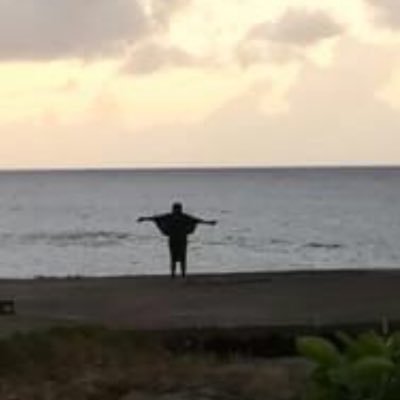 prendre soin de moi ☝🏾☀️et apporter de l’aide au personnes qui on le plus besoin.