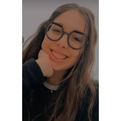 Uso twitter principalmente per mostrare quanto io sia sottona di @amorosoof da 15 anni, da qui non sembra ma giuro che ho anche altri argomenti😜