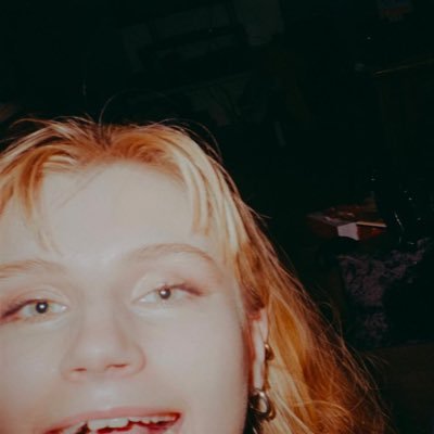 jlests's profile picture. mostly text screenshots and updates on my hygiene