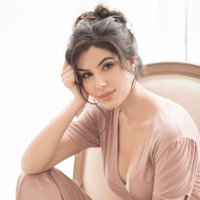 Elnaaz Norouzi(@_iamnaaz_) 's Twitter Profile Photo