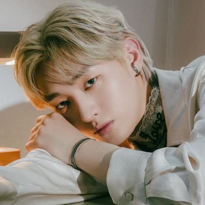 우주에서 제일 멋진 그대와 ❤️ #윤지성 #YOONJISUNG🍚
고화질=❤️