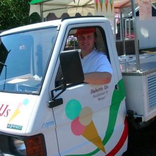 De piaggio van @brasseriemeppel die rondrijdt om ijs te verkopen! Zie de site voor mogelijkheden.
