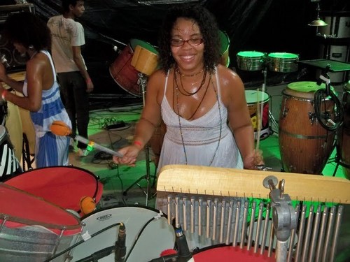 Percussionista formada pela IMUCSAL 
Atualmente integrante da Banda Samba Maria