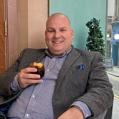 Massive sports fan, with limited sporting ability. Dad of 2. Dog lover.