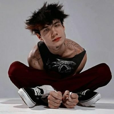 softhenic_jxdn's profile picture. I love my 82 followers 
stream la di die yall ;)